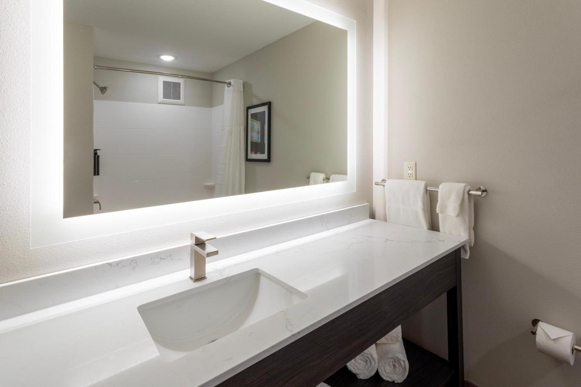 Grandstay Hotel & Suites Johnston-Des Moines, Ia מראה חיצוני תמונה